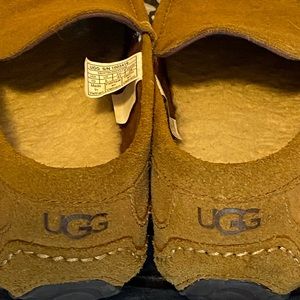 Men’s size 10 Ugg slippers